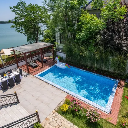 Yunshuige Lake View Pool Villa
