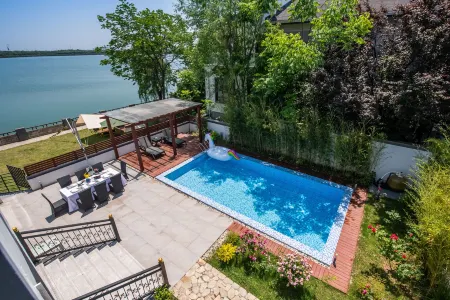 Yunshuige Lake View Pool Villa Отели рядом с достопримечательностью «Bachenghu Park»