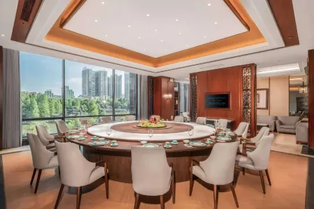 Wyndham Grand Hotel Loudi Отели рядом с достопримечательностью «Loudi Vocational and Technical College»