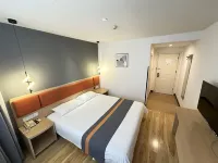 Pebble Motel (Jingjiang Renmin Road International Trade Center)
