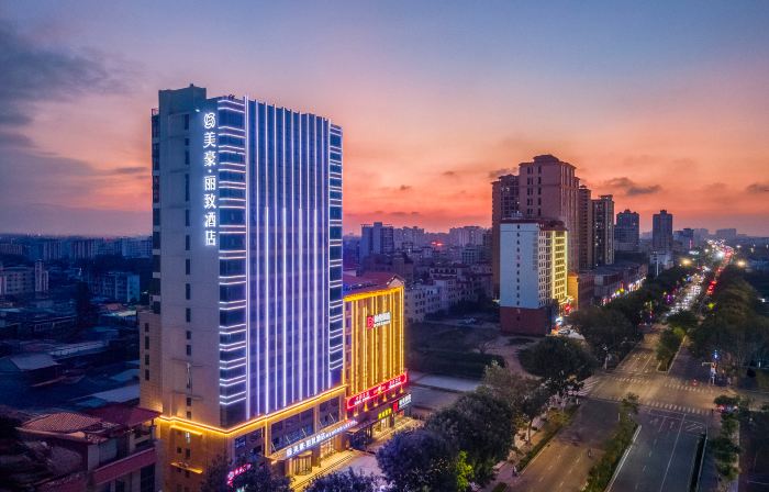 MEHOOD LESTIE Hotel (Dongfang Railway Station Wanda Plaza)