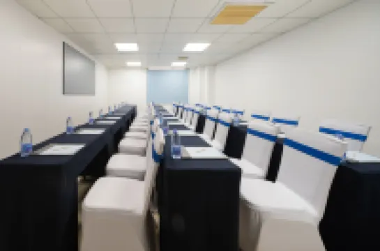 Victoria Lizhi Hotel (Tianyi International Branch, North Square, Maoming High speed Railway Station)