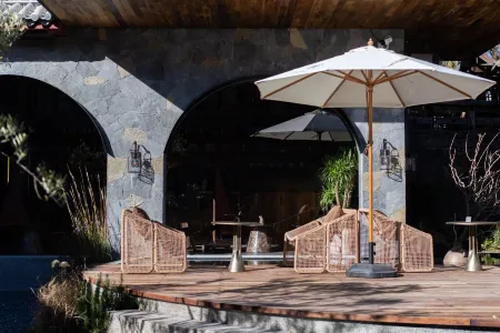 Pauline Yu long Snow Mountain View Resort Hotel Отели рядом с достопримечательностью «Zimeihu Places of Interest»