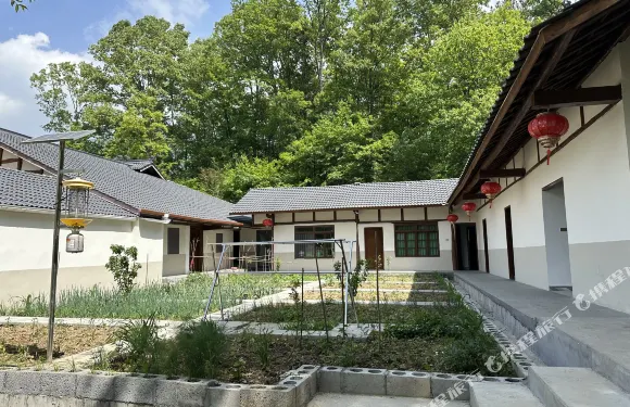 空山鎮山風驛居民宿