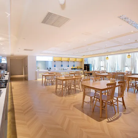 Kunlun Leju Hotel (Xinzheng Xuanyuan Lake) Отели рядом с достопримечательностью «Народная больница Синьцзяна»