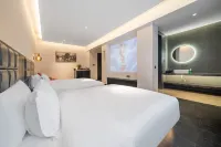 Overlooking the sea, the mansion's courtyard