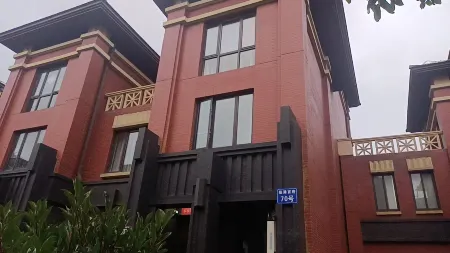 Dishui Lake Huayue Villa Отели рядом с достопримечательностью «Shanghai Dianji University (Lingang Campus)»