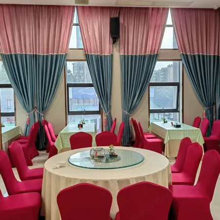 Chaoman Hotel (Heyuan Wanlong City Branch)