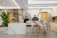 Chuxiong Xinyue Resort Hotel - parking