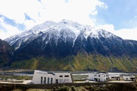 Yula Mountain Lodge (Jionglacuo Tourist Service Center)