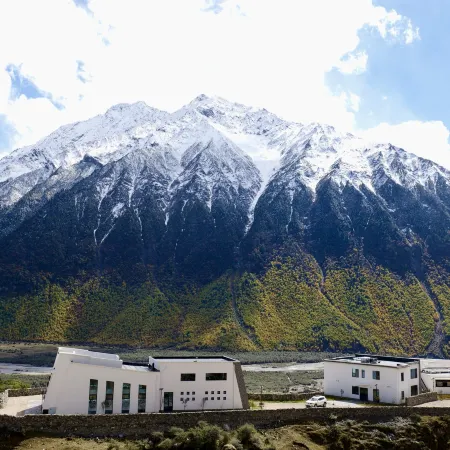 Yula Mountain Lodge (Jionglacuo Tourist Service Center)