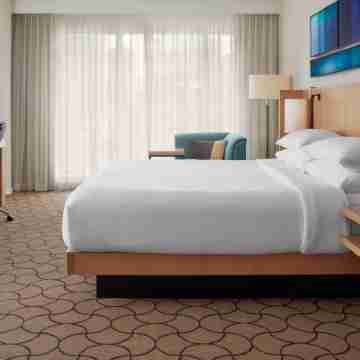 Delta Hotels by Marriott Toronto Rooms