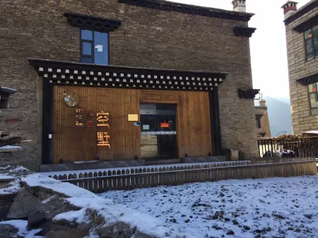 Yading Zhaxi Kongshu Tibetan Culture Theme Hotel