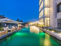 十鲤汤泉海景酒店(北戴河阿尔卡迪亚店) - 室外游泳池