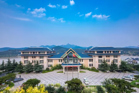 DREAMOON BLUE HORIZON JUNHUA HOTEL