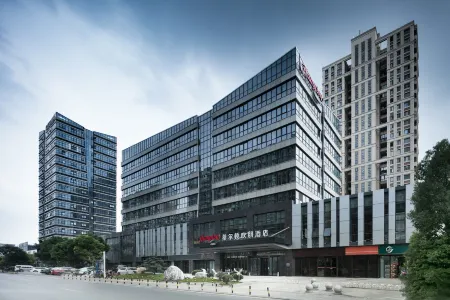 Hampton by Hilton Yangzhou Grand Canal Museum Отели рядом с достопримечательностью «Tongda College of Nanjing University of Posts and Telecommunications»