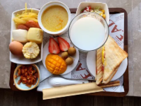 Half Acre City Lodge (Zhengzhou East Railway Station Exhibition Center)