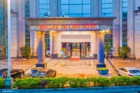 栢蘭德金菱酒店（清遠古龍峽店） 鄰近婆角碼頭的酒店