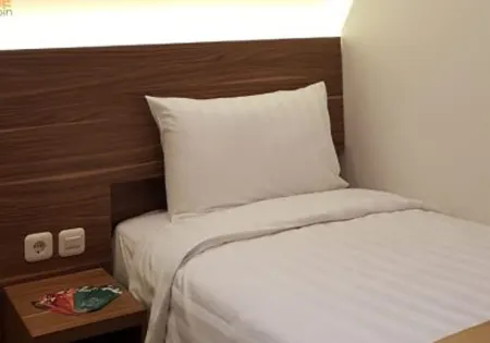 Front One Budget Malioboro Отели рядом со станцией Yogyakarta