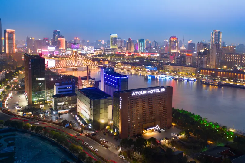 Atour Hotel Ningbo Sanjiangkou Bund Bookstore