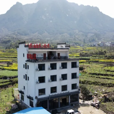 Lvchun Manor Hotels near Kantou Village Tingquan Building