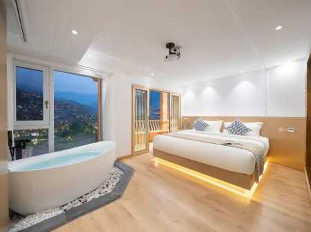 Miao Village's Most Beautiful Homestay with Panoramic Views of Sunrise and Starlight