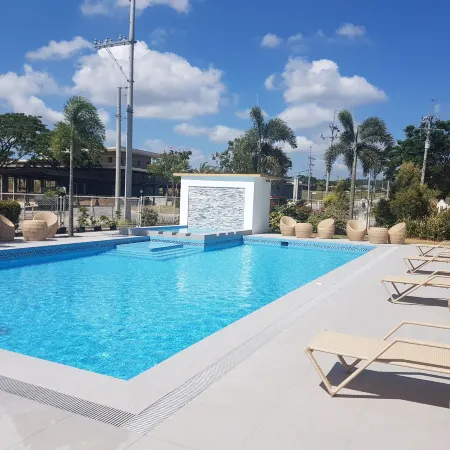 Microtel by Wyndham South Forbes Near Nuvali