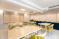 Chonpines Hotel (Sanya Jiefang Road Pedestrian Street Seaview Store)