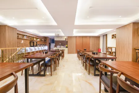 Yi Ai Hotel (Yangzhou Slender West Lake Wutinglong Toy City Branch)