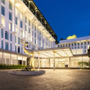 Ramada Plaza by Wyndham Chao Fah Phuket Отели рядом с достопримечательностью «Сентрал-Фестивал-Пхукет»
