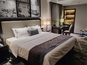 Rebecca Hotel (Xuchang Caowei Ancient Town Pangdonglai Times Square)