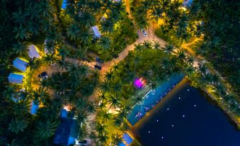 Small overseas Chinese coconut forest secret tent camp