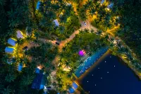 Small overseas Chinese coconut forest secret tent camp Hotels in Wanning