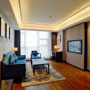 Haining Yuanhua Maison New Century Hotel