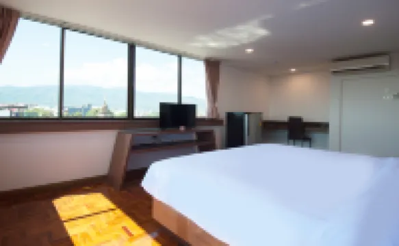 บีทู ประตูช้างเผือก พรีเมียร์ โฮเทล โรงแรมใกล้โรงเรียนเสริมสวยคุณโจ