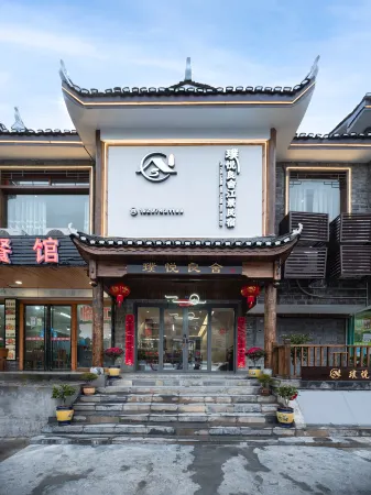 Fenghuang Puyueliangshe River View Homestay