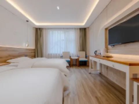 Four Mountain Hotel Mount Siguniang โรงแรมในเซี่ยวจิน