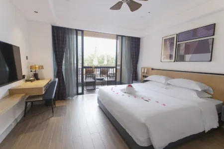 Golden Phoenix Sea View Hotel