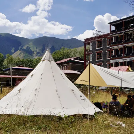 SengeLangzan Hostel