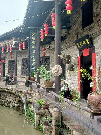 Yueyang County Wanshun Chinese Inn Отели рядом с достопримечательностью «Zhang Guying Village»