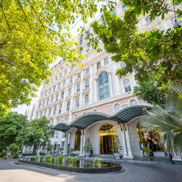 Cozrum Homes - Sonata Residence Hotels near Saigon Exhibition and Convention Center (SECC)