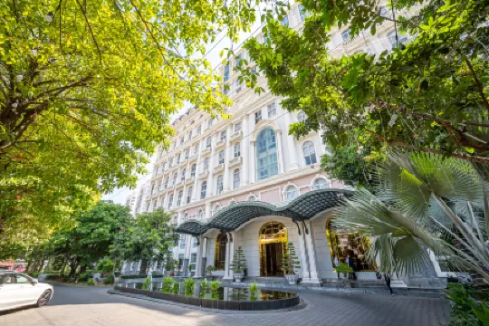 Cozrum Homes - Sonata Residence Отели рядом с достопримечательностью «Выставка и конвенционный центр Сайгон»