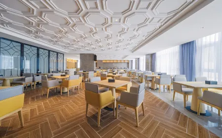 Vienna International Hotel (Ritu Bangonghu Branch) Отели в г. Риту