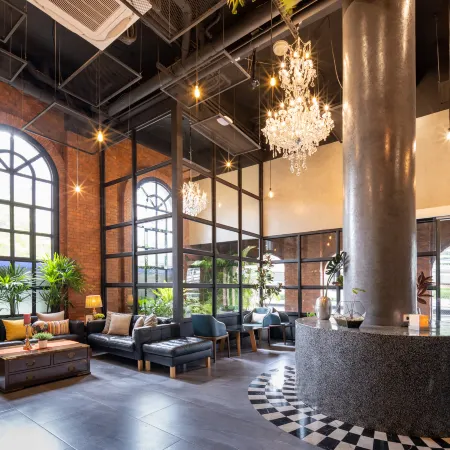 fyn park hotel Отели рядом с достопримечательностью «Станция надземного метро Victory Monument»