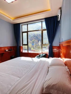 Heishui Guluo Homestay - พร้อมระเบียง