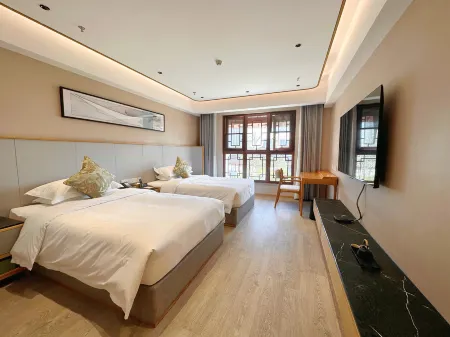 Nanyang Zhongjing Hotel Отели рядом с достопримечательностью «Zhang Zhongjing Memorial Temple»