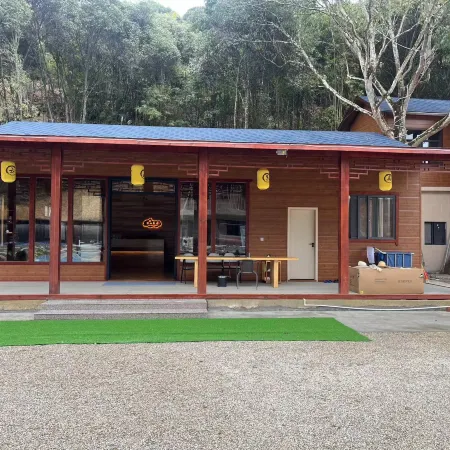 Jiuhe Yunshan Quanju Hot Spring Wooden House B&B