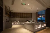Vienna International Hotel Huaihua Xinhuang High-speed Railway Station