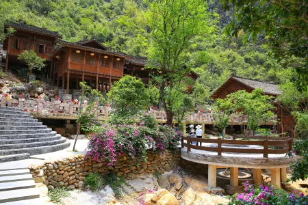 Qiangu Wooden House B&B (Fenglin Buyi Scenic Area) Отели рядом с достопримечательностью «Fenglin Buyi Scenic Area»