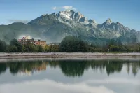Bamboo Boat Snow Mountain Resort Lijiang Gucheng